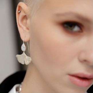 Серьги лунный камень