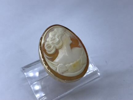 Золотое кольцо с натуральной винтажной камеей. 585