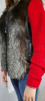 Меховой жилет с вставками