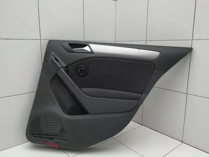 Обшивка задняя правая 5K6867212EQ VW Golf VI 2009