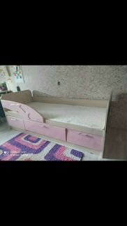 Кровать