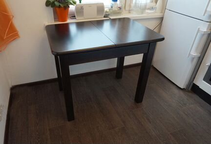 Стол кухонный