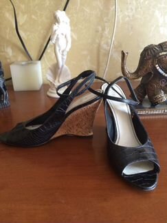 Босоножки на пробковой танкетке Zara