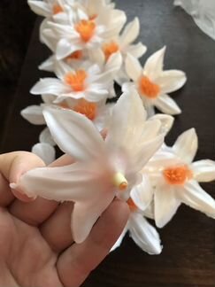 Цветы из пластика Лилии обменШоколад